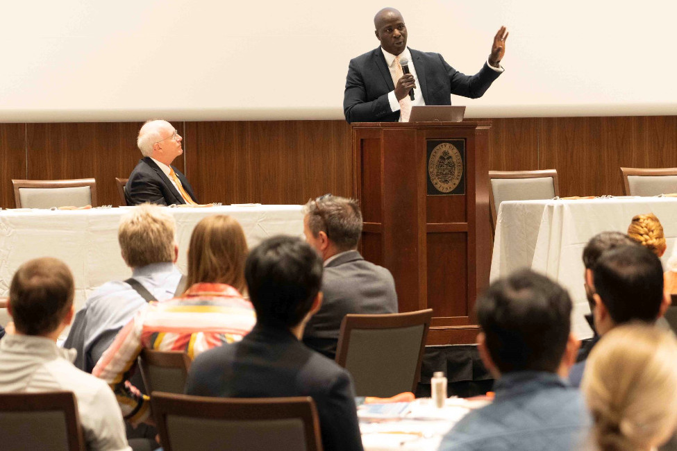 inaugural-haslam-diversity-summit-with-odcr-head-clarence-vaughn-speaking-at-lectern