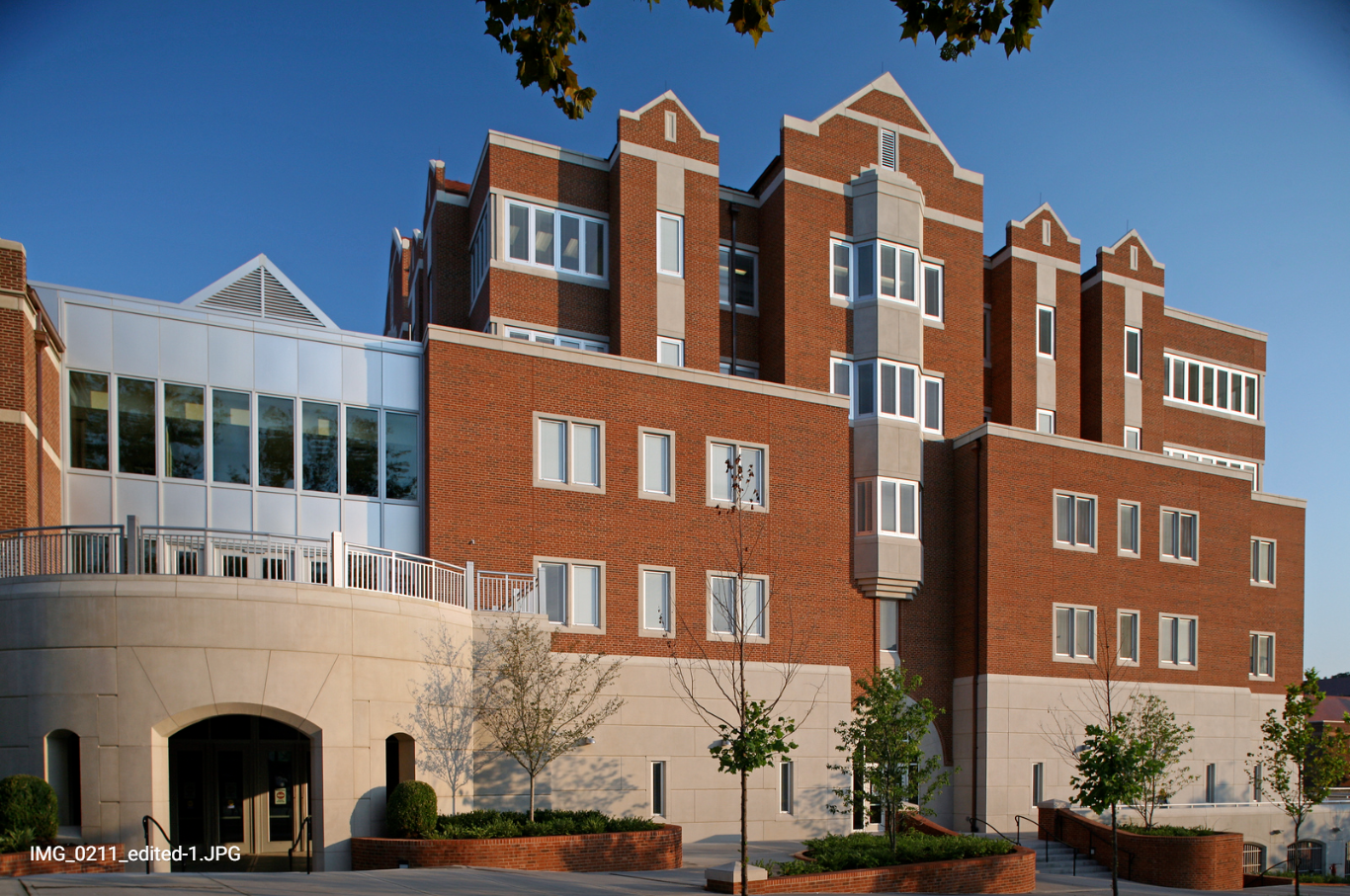 Haslam Business Building Exterior