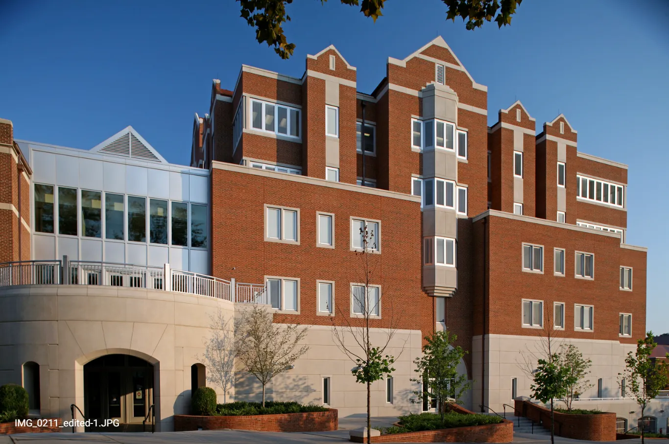 Haslam Business Building Exterior